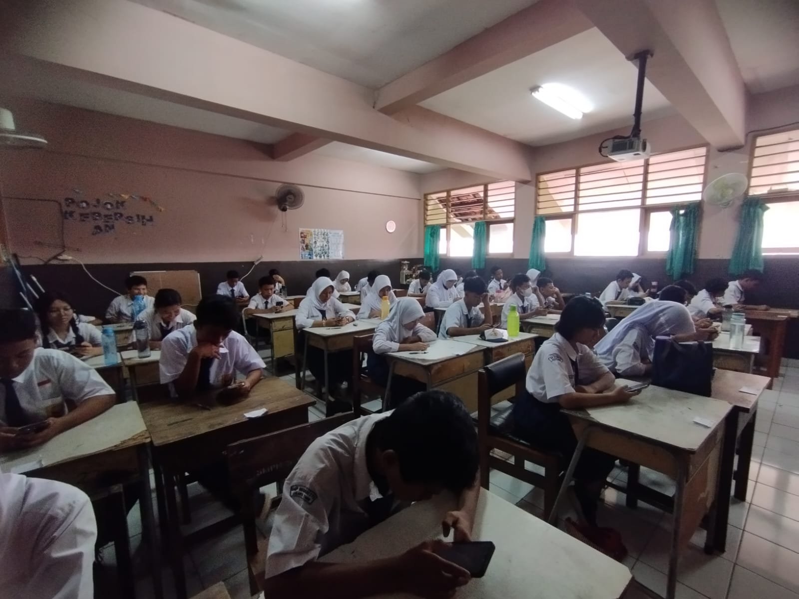 Pelaksanaan PSAT Kelas 7 dan 8 SMP Negeri 275 Jakarta